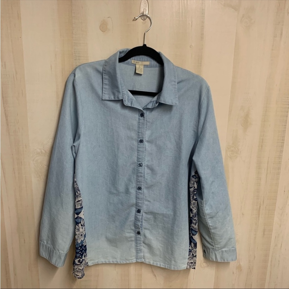 KIKNT Button Down Blouse Size Large